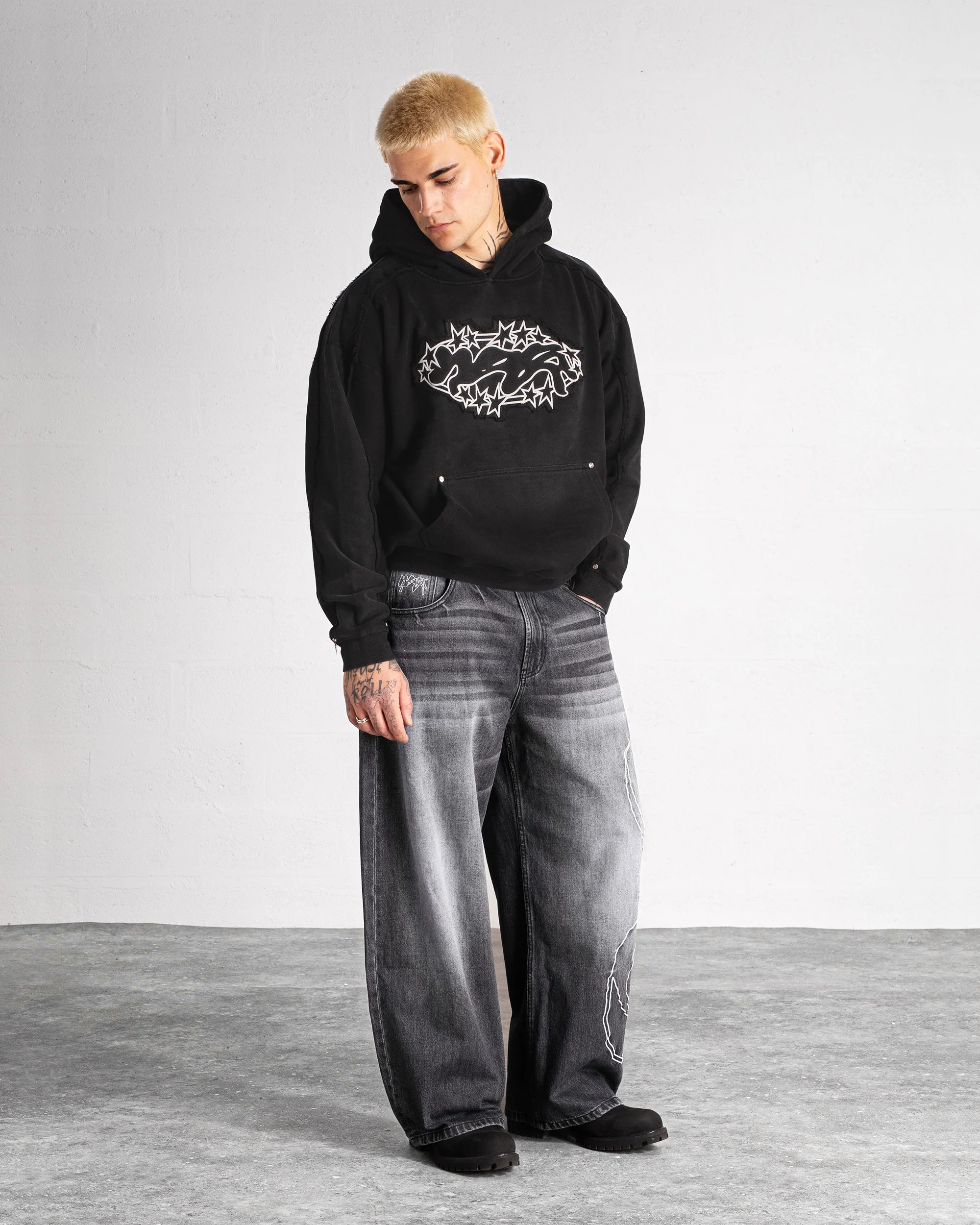 Hoodie "SPIKES" - Noir délavé - Image 4