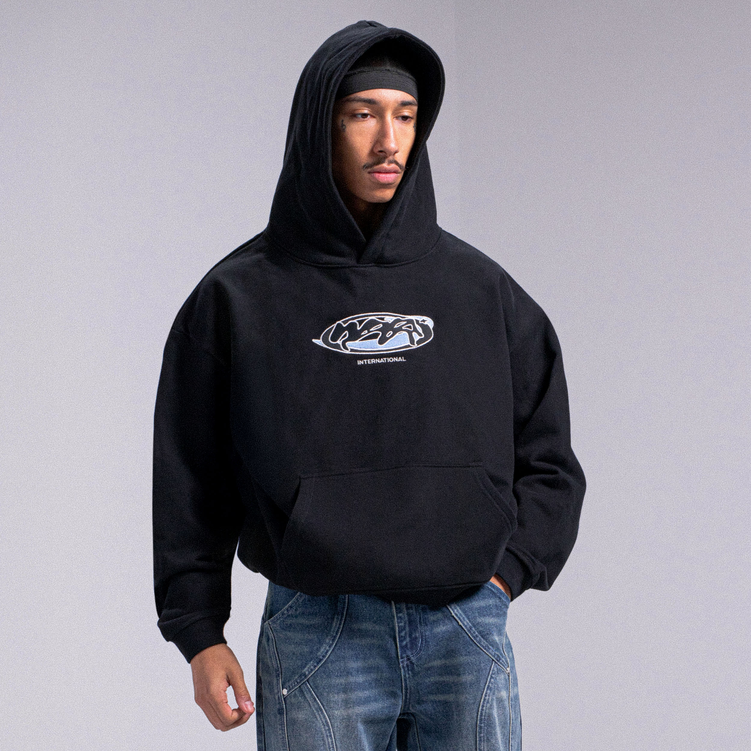 Hoodie brodé "WEYZ CORP" - Noir - Image 3