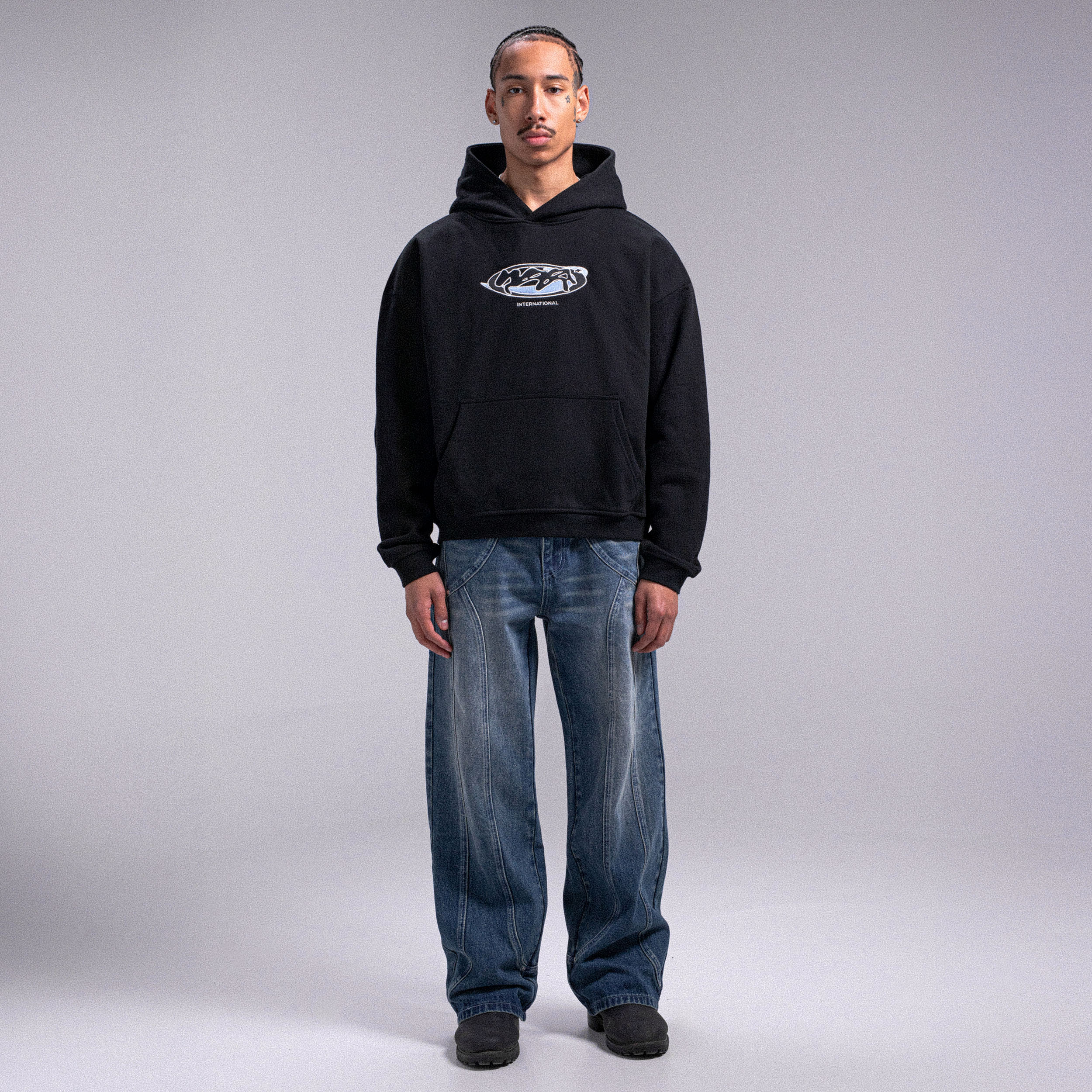 Hoodie brodé "WEYZ CORP" - Noir - Image 4