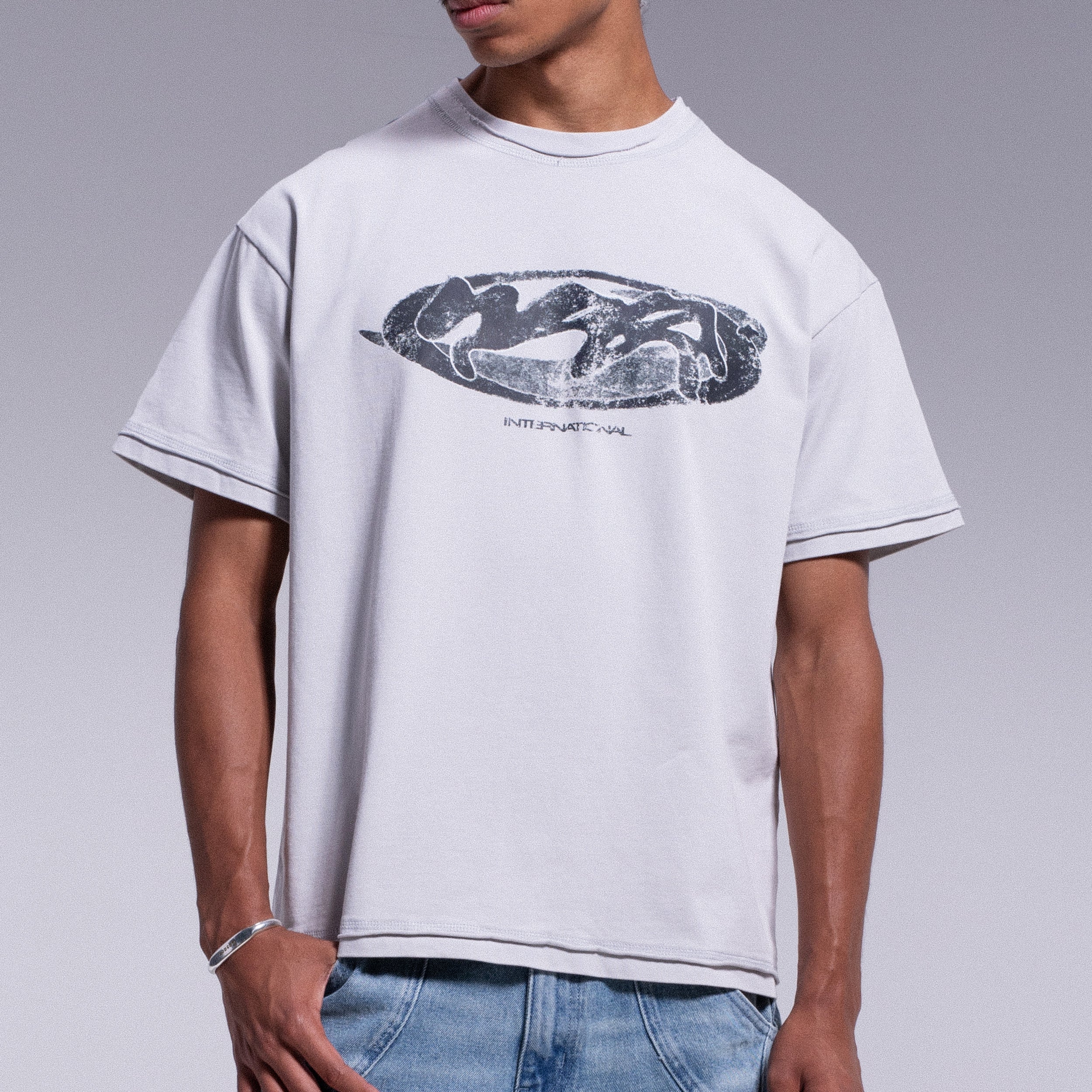 T-SHIRT VINTAGE "INTERNATIONAL" - GRIS CLAIR - Image 3
